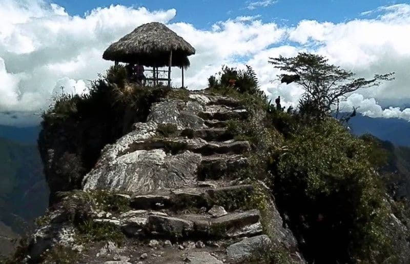 Au sommet de la montagne Huayna Picchu Au sommet de la montagne Huayna Picchu