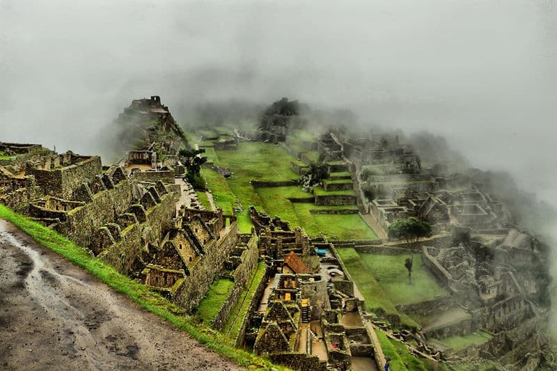 Machu Picchu pendant la saison des pluies Machu Picchu pendant la saison des pluies
