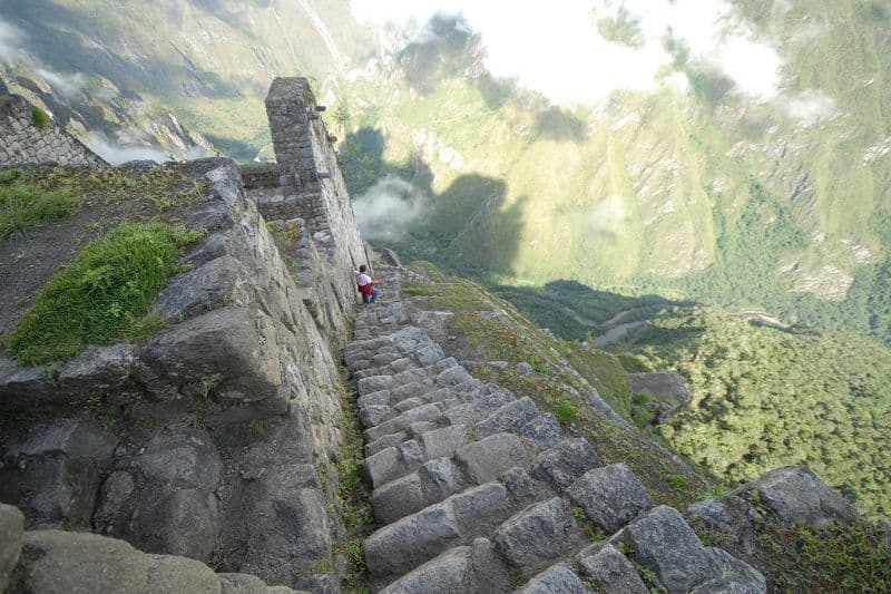 Les escaliers de la mort, à Huayna Picchu Les escaliers de la mort, à Huayna Picchu